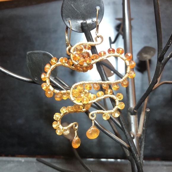 Three pairs of vintage large dangle earrings - Picture 7 of 8